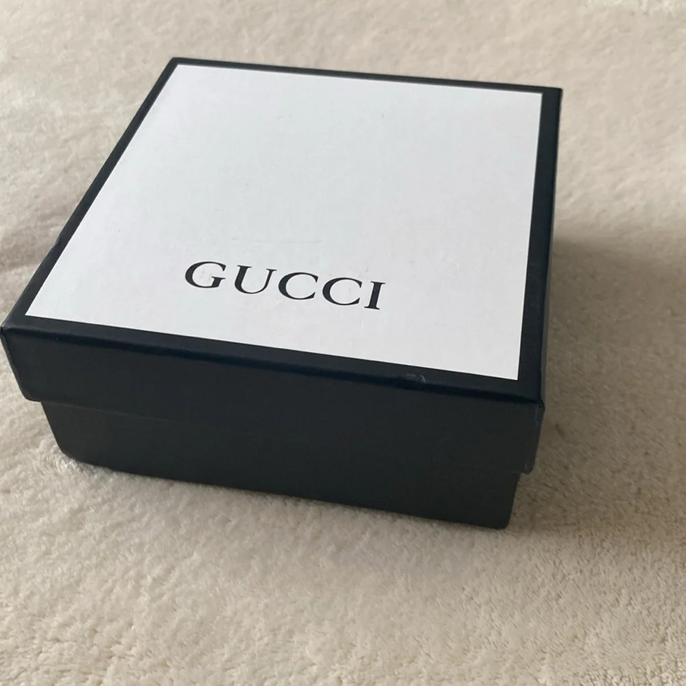 Gucci small box 5*5.2” and dust bag 6.5x7” - Picture 2 of 6